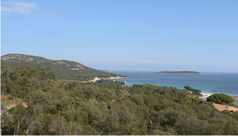 Palombaggia et la r&eacute;serve naturelle des &icirc;les Cerbicales, une zone prot&eacute;g&eacute;e de 138 ha.
