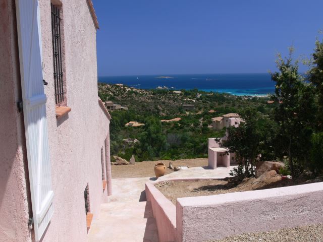 L'escalier de la villa face &agrave; la mer